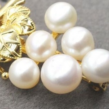 grape design pearl pendant necklace