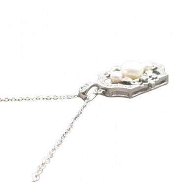 Hollow Art Shield Pearl Pendant Necklace