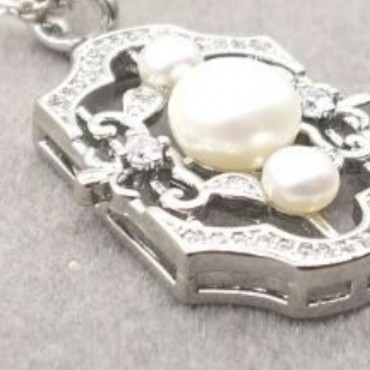 Hollow Art Shield Pearl Pendant Necklace