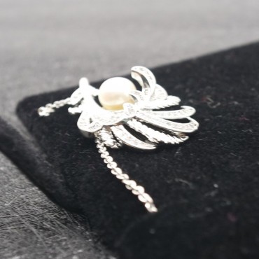 Silver Irregular Design Feather Pearl Pendant Necklace