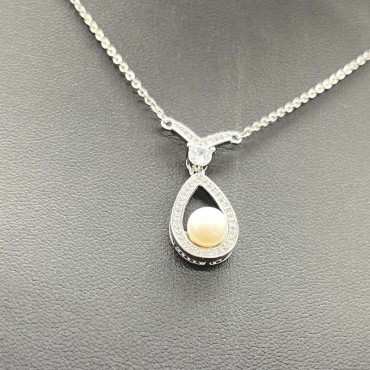 Silver Drop Shape Design Pearl Pendant Necklace