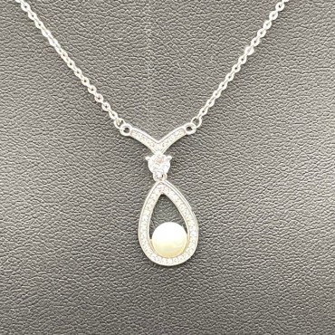 Silver Drop Shape Design Pearl Pendant Necklace