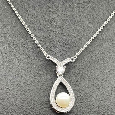 Silver Drop Shape Design Pearl Pendant Necklace