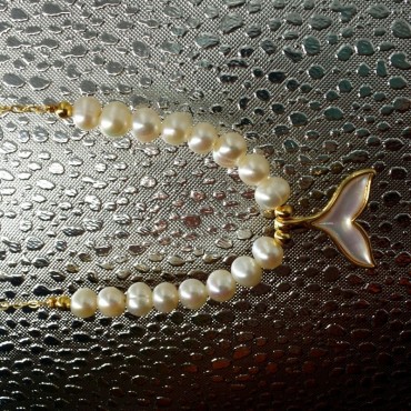 fishtail shape Pearl shell pendant pearl necklace