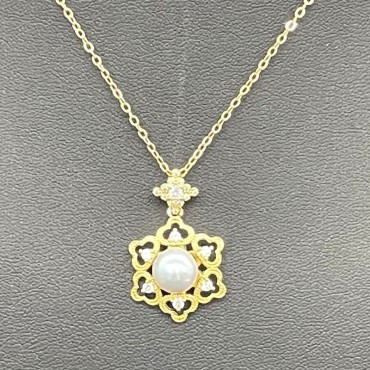 Hollow Snowflake Shape Design Seawater Pearl Pendant Necklace