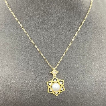 Hollow Snowflake Shape Design Seawater Pearl Pendant Necklace