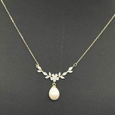 Floral Leaf Shape Design Pearl Pendant Necklace
