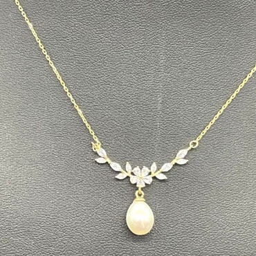 Floral Leaf Shape Design Pearl Pendant Necklace